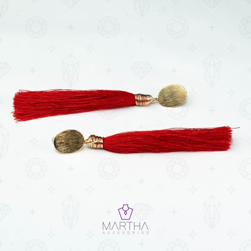 Aretes de mota roja 